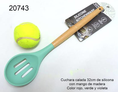 Imagen de CUCHARA CALADA DE SILICONA CON MANGO MADERA 32CM ROJO,VER,VIO 1.25